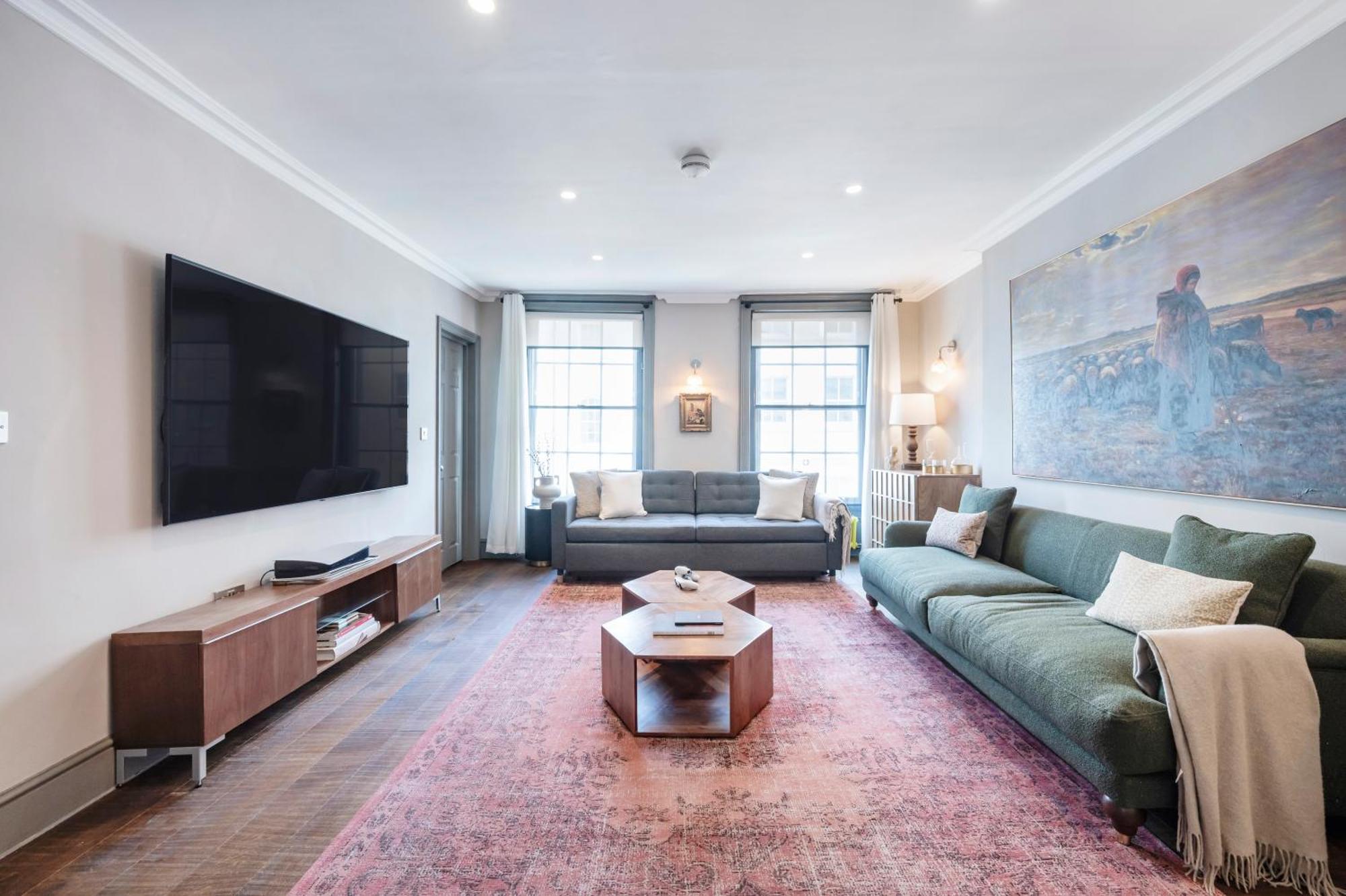 Soho 2 Bedrooms, 3 Beds, 2,5 Bathroom On Location