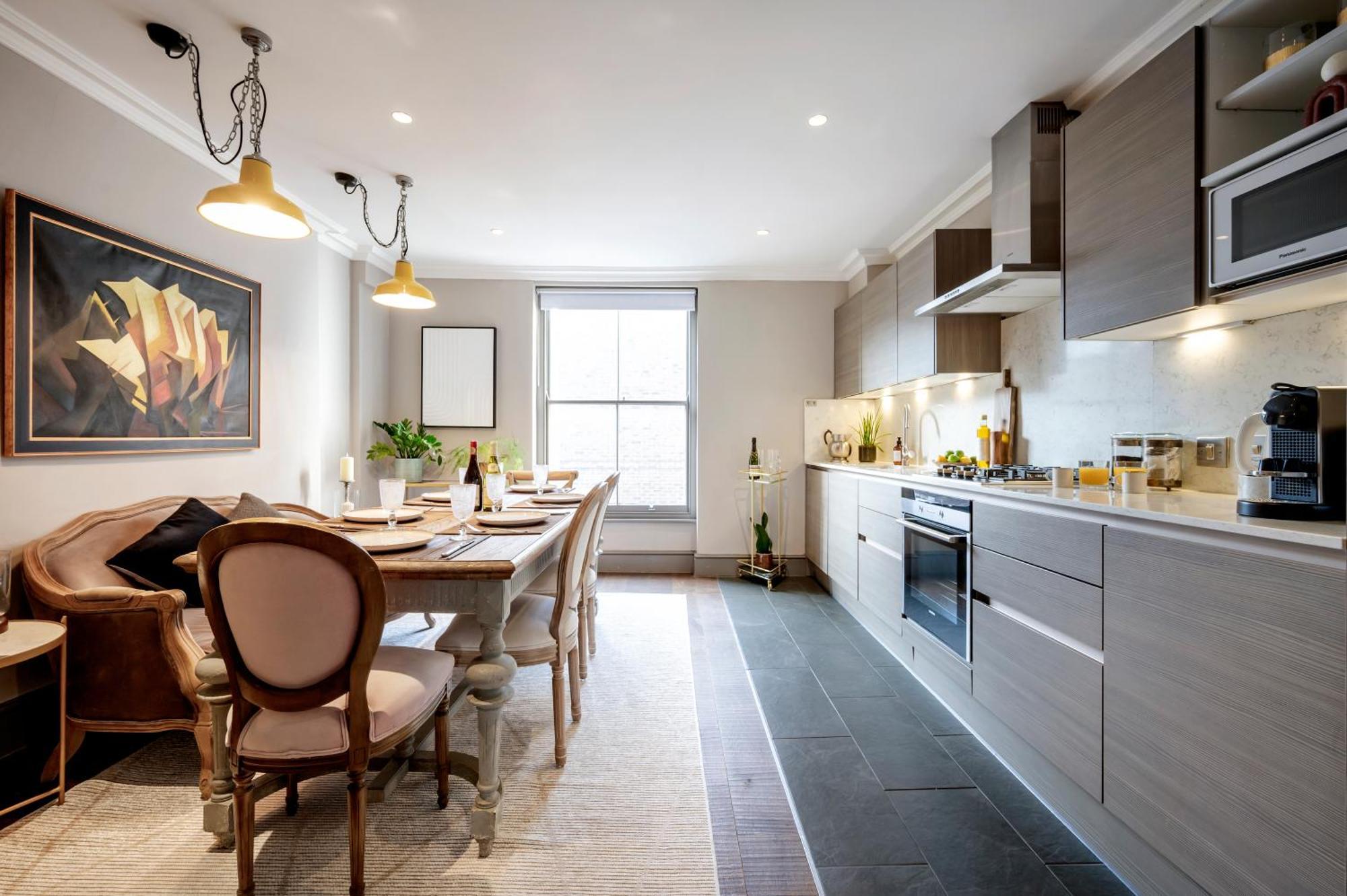 Soho 2 Bedrooms, 3 Beds, 2,5 Bathroom On Location